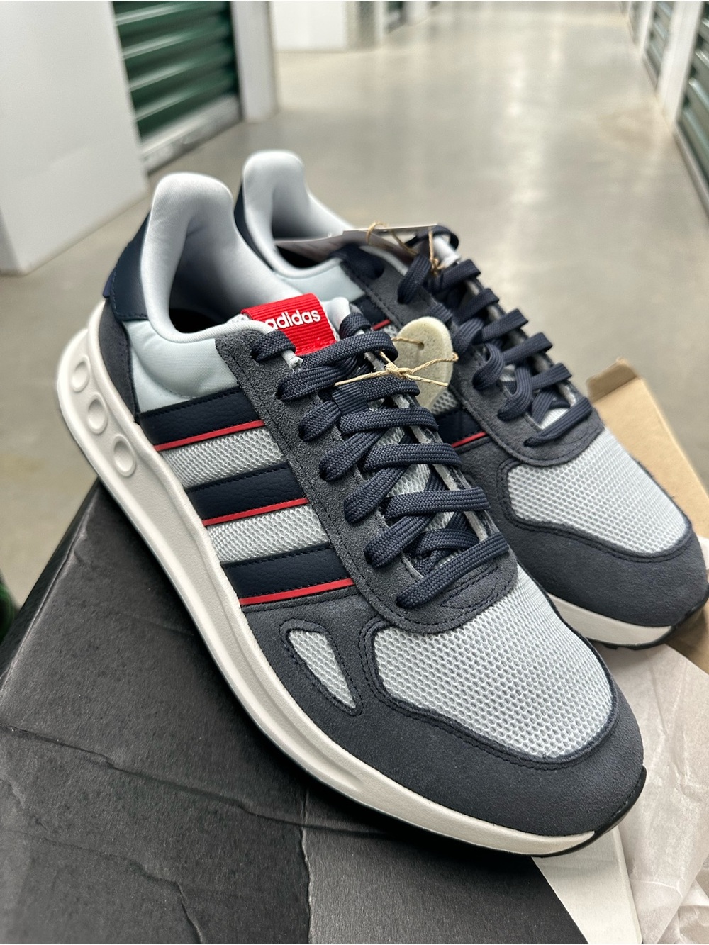 Adidas Men’s Run 84 size 9.5M